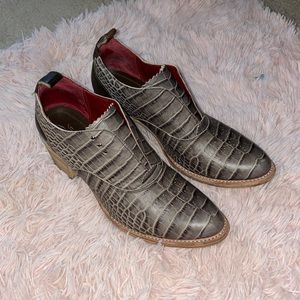 Freebird ankle boots. Sadie style size 10. Perfect condition. Worn only 2x.